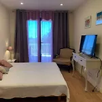 Апартаменты Sunrise T2 Avec Jacuzzi Vue Порто-Веккьо